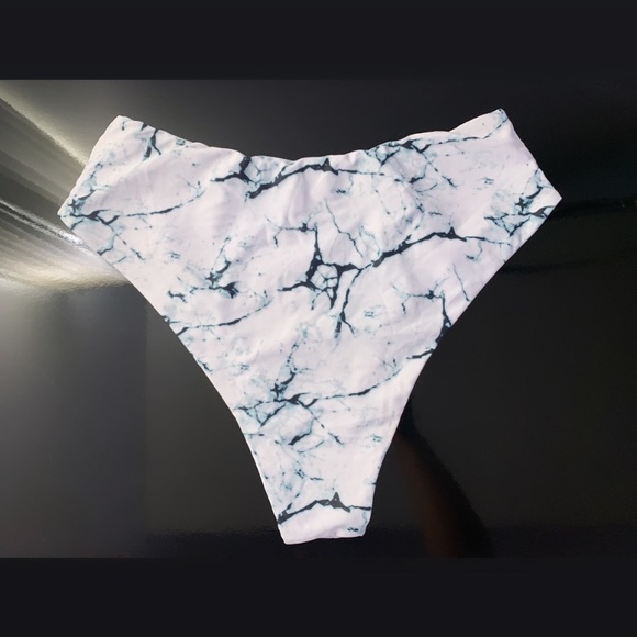 Marble Bikini (L) - Picture 4 of 4